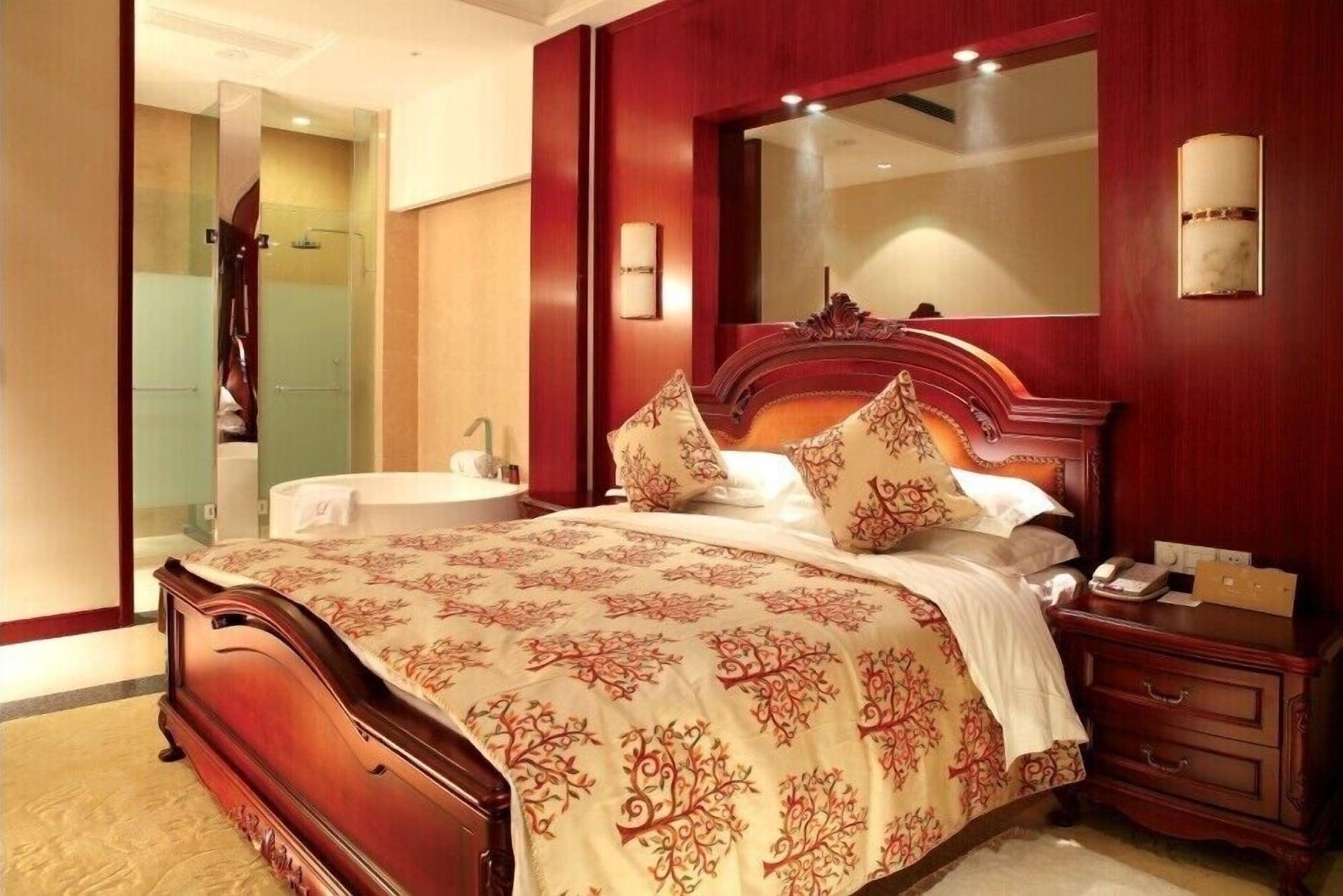 Yuloon Hotel 5*